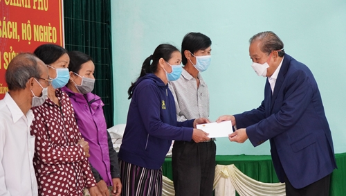 Phó Thủ tướng Thường trực Chính phủ - Trương Hòa Bình thăm, tặng quà tết tại Thừa Thiên Huế