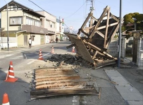 Hơn 100 người bị thương do động đất mạnh tại Nhật Bản