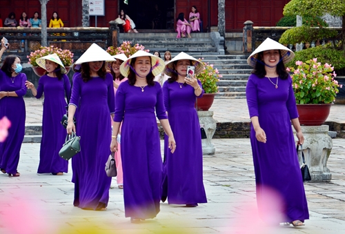 Dressing in ao dai and visiting heritages on International Women s Day