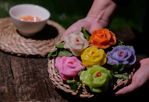 Rose-shaped dumplings