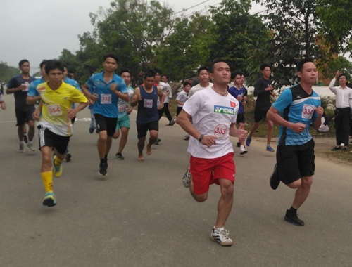 Phong Điền Sôi nổi Ngày chạy Olympic vì sức khỏe toàn dân
