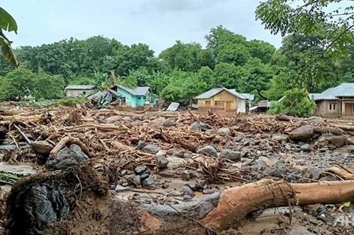 Indonesia và Đông Timor nỗ lực cứu người sau bão Seroja