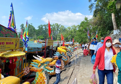 Hue Nam Shrine Festival returns after a 1-year hiatus due to COVID-19