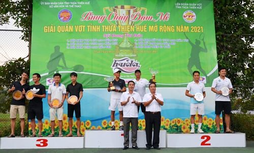 Các tay vợt Huế giành 3 HCV tại giải quần vợt tỉnh mở rộng
