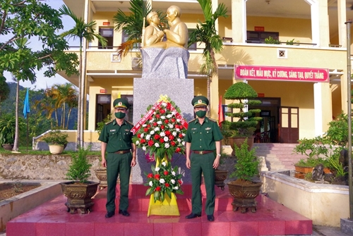 Khánh thành tượng đài “Bác Hồ với chiến sĩ biên phòng” ở đồn biên phòng cửa khẩu A Đớt