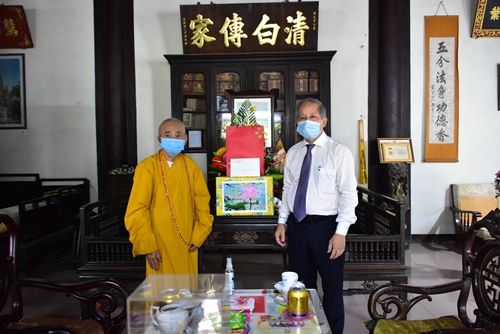 Chủ tịch UBND tỉnh - Phan Ngọc Thọ chúc mừng Đại lễ Phật đản
