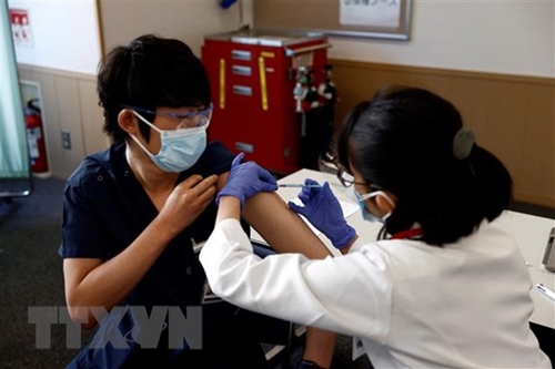 Nhật Bản cam kết hỗ trợ hậu cần phân phối công bằng vaccine COVID-19