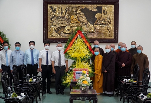 Bí thư Tỉnh ủy Lê Trường Lưu thăm, chúc mừng Ban Trị sự Giáo hội Phật giáo Việt Nam tỉnh