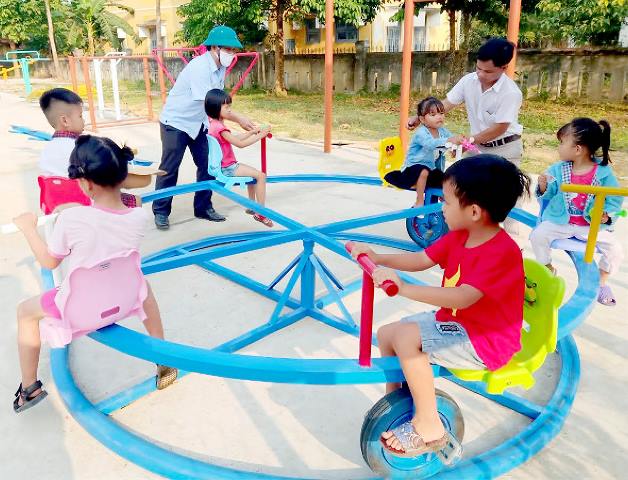 Bất cứ ai cũng sẽ yêu thích sân chơi trẻ em vùng cao. Bạn sẽ được chiêm ngưỡng những khoảnh khắc hạnh phúc và ngọt ngào của các bé với những trò chơi thú vị.