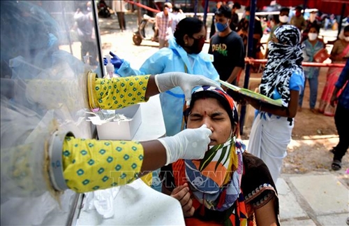 Ấn Độ cắt giảm thuế đối với thuốc, thiết bị điều trị COVID-19
