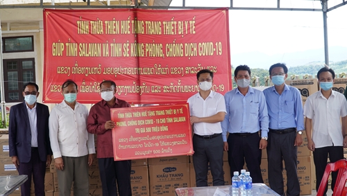 Thừa Thiên Huế hỗ trợ trang thiết bị y tế phòng chống dịch COVID-19 cho tỉnh Salavan, Sê Kông