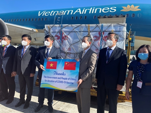 Vietnam Airlines vận chuyển 500 000 liều vắc xin từ Bắc Kinh về Hà Nội