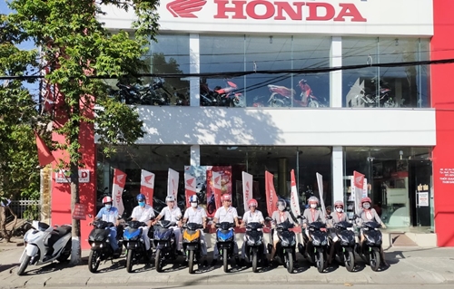 Honda Huy Tuấn chạy roadshow quảng bá các dòng xe mới