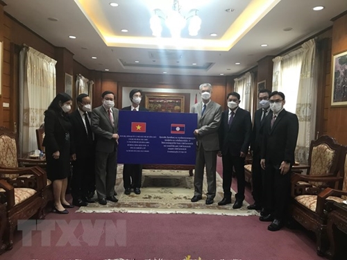 Người dân Lào ủng hộ nỗ lực chống dịch COVID-19 của Chính phủ Việt Nam