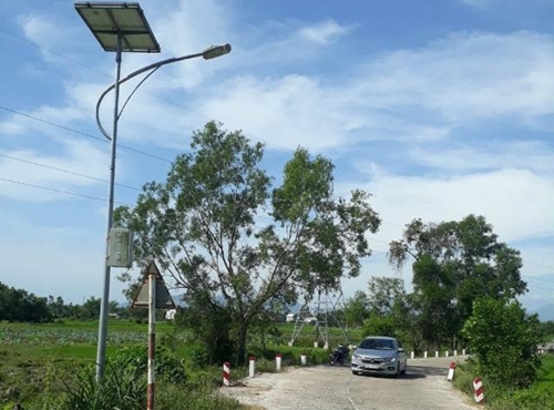 Nhiều tiện ích khi sử dụng đèn giao thông năng lượng mặt trời