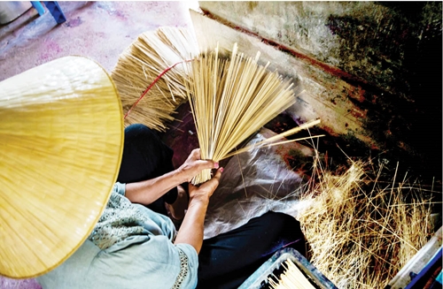 Tìm hướng đi mới cho làng nghề tăm hương Vỹ Dạ