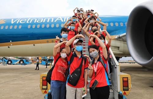 350 cán bộ, giảng viên và sinh viên y khoa từ Hà Nội vào Bình Dương chống dịch