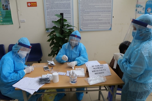 Sáng 15 7, Việt Nam có 805 ca mắc mới COVID-19, thêm 25 377 người được tiêm vaccine
