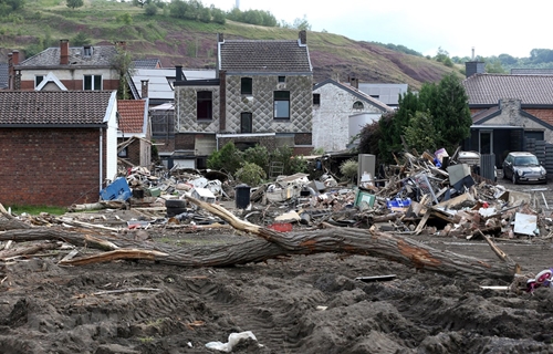 Bỉ và Đức chật vật xử lý lượng rác thải khổng lồ sau đợt lũ lụt