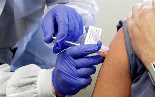 Mỹ Một nửa dân số được tiêm chủng vaccine COVID-19