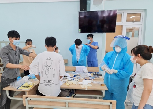 Nearly 150 students volunteer for pandemic prevention and control