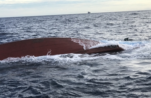 Tìm kiếm hai ngư dân mất tích sau vụ va chạm tàu trên đảo Cồn Cỏ