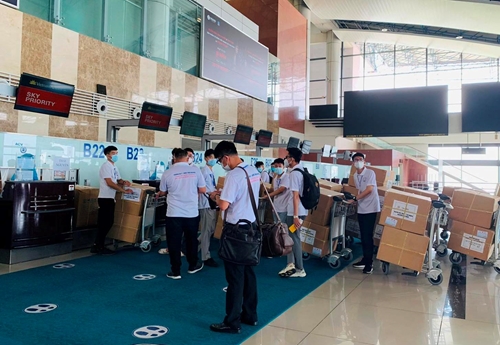 Tiếp tục vận chuyển y bác sĩ từ 4 tỉnh thành đến TP Hồ Chí Minh