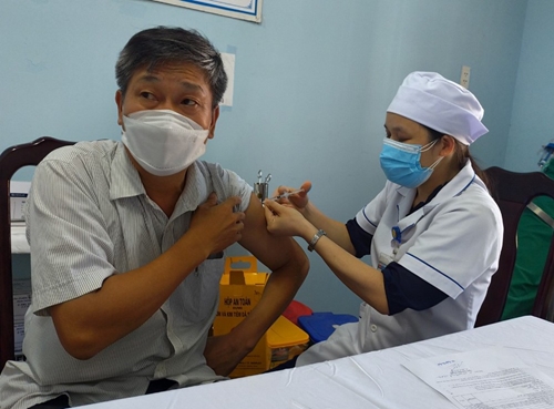 Thừa Thiên Huế thực hiện 84,92 mũi tiêm vắc xin COVID-19