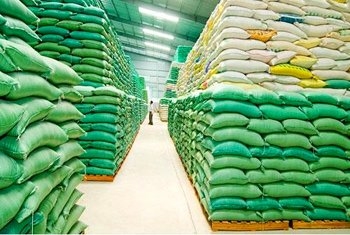 Xuất hơn 130 000 tấn gạo cho 24 tỉnh, thành phố hỗ trợ người dân gặp khó khăn do dịch COVID-19