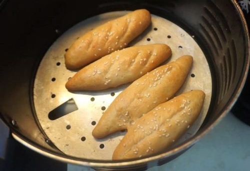 Cách làm bánh mì bằng nồi chiên không dầu chia sẻ từ VietReview vn