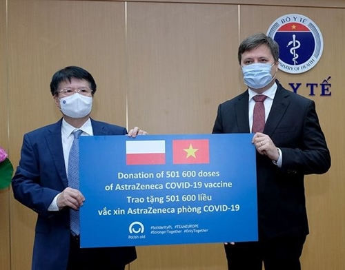 Việt Nam tiếp nhận thêm 500 000 liều vaccine AstraZeneca