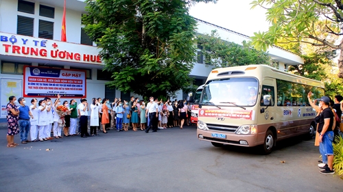 Thêm 52 y bác sĩ lên đường vào TP Hồ Chí Minh
