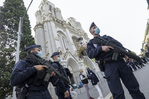 Pháp tăng cường an ninh bảo vệ phiên toà xét xử vụ khủng bố năm 2015