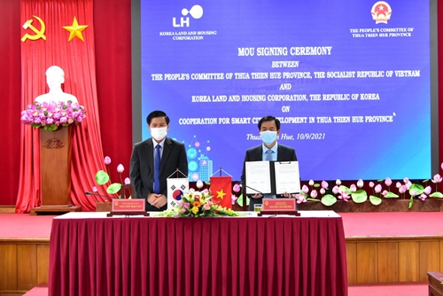 Signing cooperation agreement on smart city development with Korea