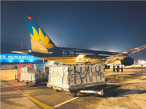 Vietnam Airlines vận chuyển an toàn vắc xin từ Cuba về Việt Nam