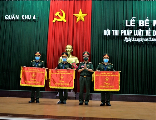 Thừa Thiên Huế đoạt giải Nhì toàn đoàn Hội thi pháp luật về Dân quân tự vệ Quân khu 4