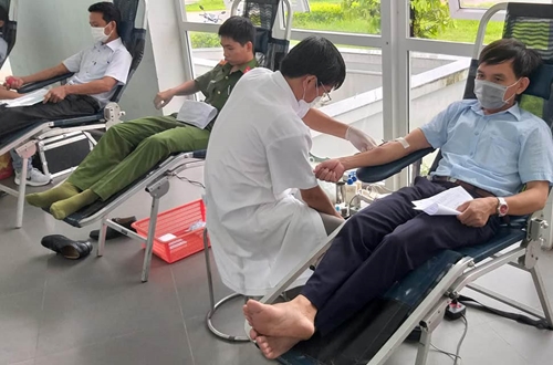 250 cán bộ, người dân Quảng Điền hiến máu tình nguyện đợt 3