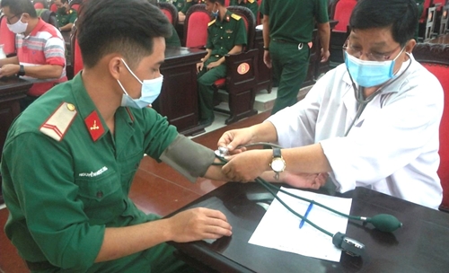 120 cán bộ, chiến sĩ tham gia ngày hội hiến máu tình nguyện
