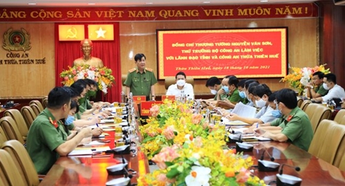 Thứ trưởng Bộ Công an Nguyễn Văn Sơn làm việc với Công an tỉnh