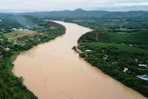 Nước sông Hương vàng đục do ảnh hưởng thi công công trình từ thượng nguồn