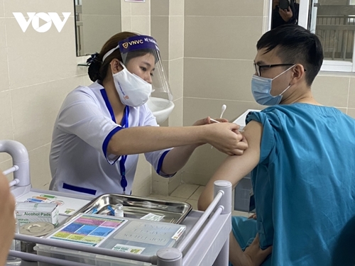 Khi nào Việt Nam tiêm vaccine COVID-19 mũi 3