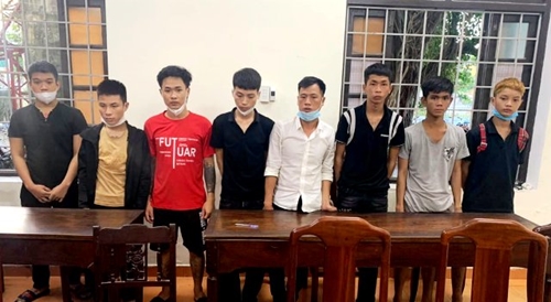8 thanh niên bị bắt vì hành vi bắt cóc, chiếm đoạt tài sản