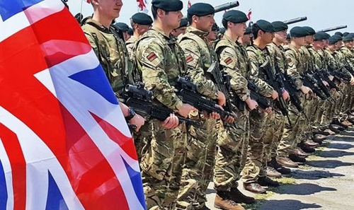 Lực lượng vũ trang Anh cho phép người nhiễm HIV nhập ngũ