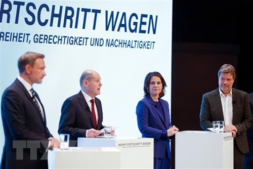 Đức Đảng Xanh thông qua thỏa thuận liên minh cầm quyền với SPD và FDP