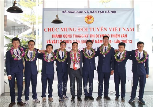 Đoàn học sinh Việt Nam giành 5 Huy chương tại Kỳ thi IOAA 14