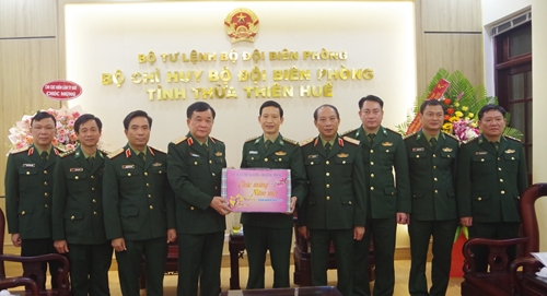 Thứ trưởng Bộ Quốc phòng Hoàng Xuân Chiến thăm, chúc tết Bộ đội Biên phòng tỉnh