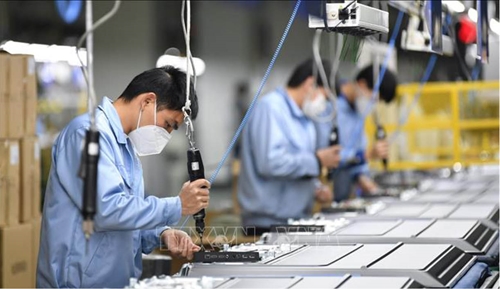 Giữa những lo ngại từ Omicron, hoạt động của các nhà máy ở châu Á vẫn tăng trưởng tích cực