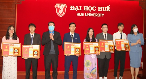 7 sinh viên Đại học Huế đạt giải thưởng Sao Tháng Giêng cấp Trung ương