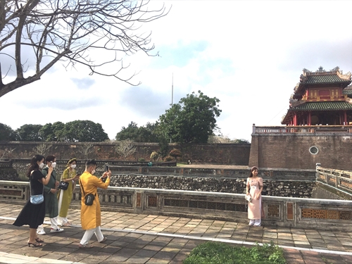 Preserving and restoring the Complex of Hue Monuments