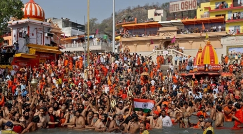 Ấn Độ Hàng trăm nghìn tín đồ tụ tập tham dự lễ hội, bất chấp làn sóng COVID-19 gia tăng